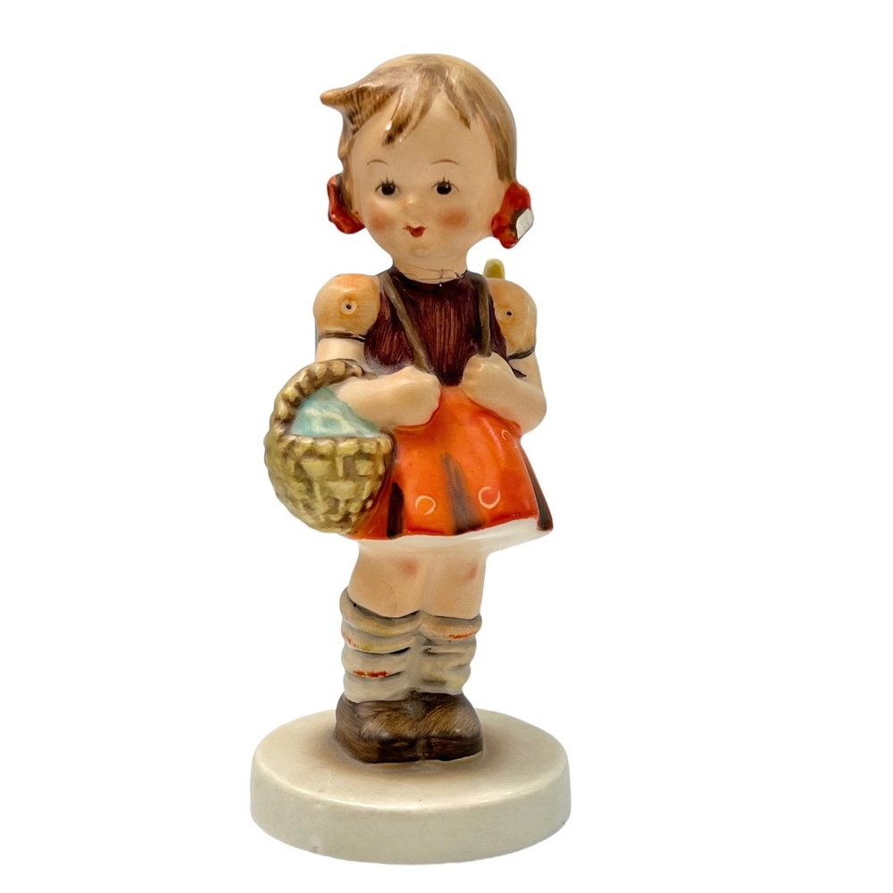 VINTAGE HUMMEL SCHOOL GIRL #81 2/0 FIGURINE